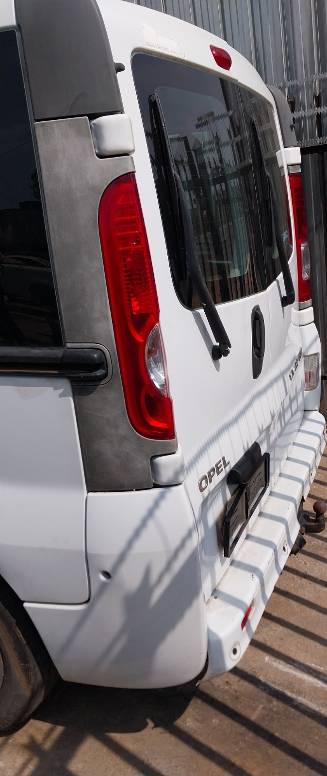 Stripping Opel Vivaro Van for Spare Parts - Private Seller