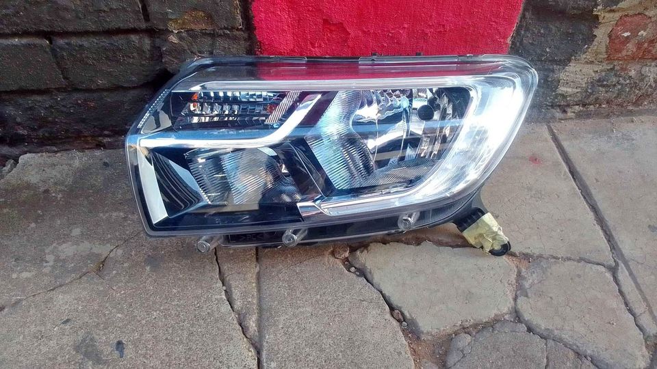 RENAULT SANDERO STEP WAY HEADLIGHTS - Private Seller RENAULT SANDERO STEP WAY HEADLIGHTS - Private Seller