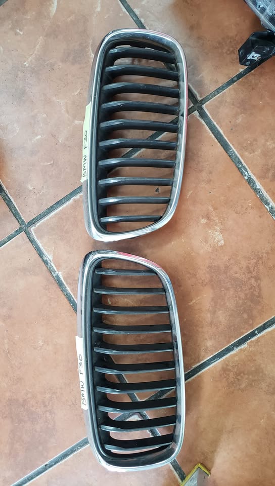 BMW F30 kidney grille (clean) - Private Seller BMW F30 kidney grille (clean) - Private Seller