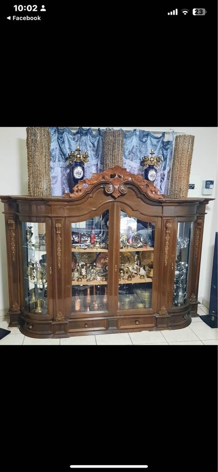 Display cabinet  Antique for both.It doesn’t come with ornaments  Whatsapp