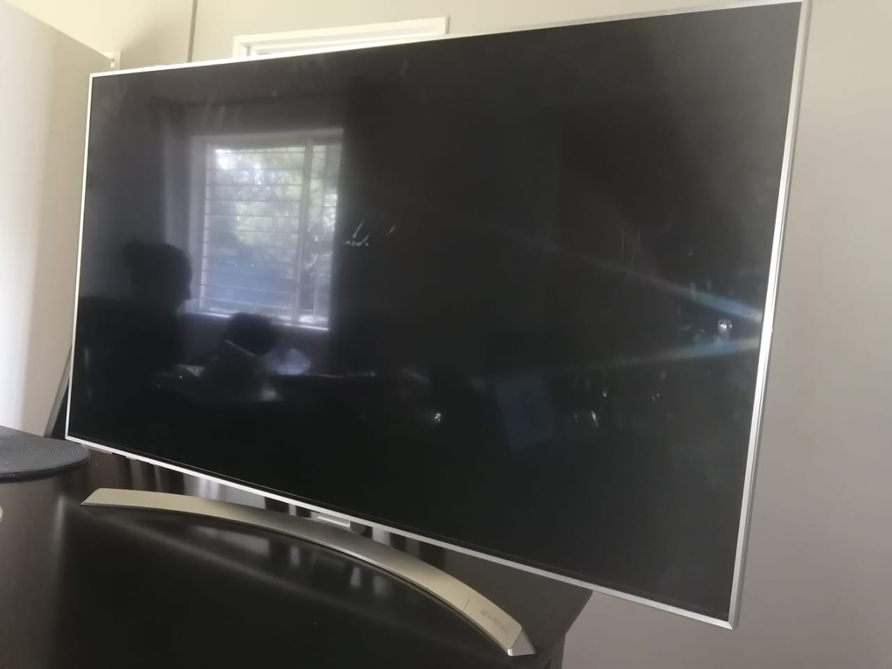 LG UHD 55 INCH SMART TV LG UHD 55 INCH SMART TV