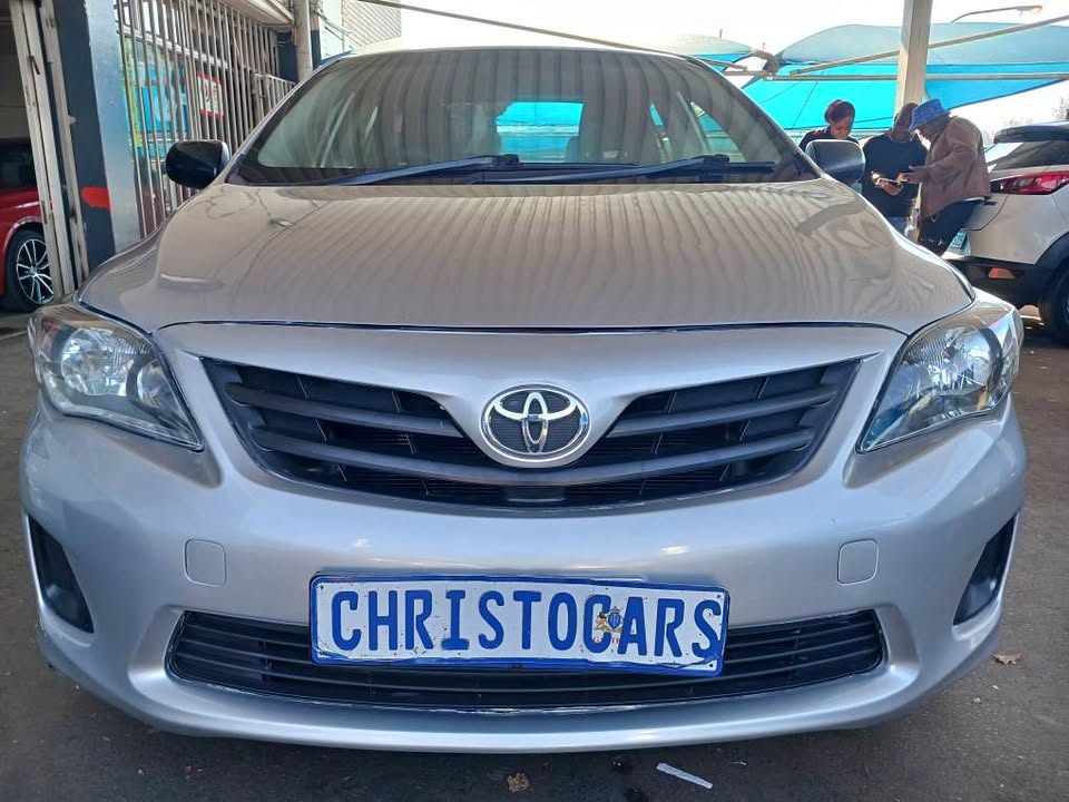 2014 model Toyota Corolla Quest sedan manual transmission petrol 1.6 engine capacity mileage