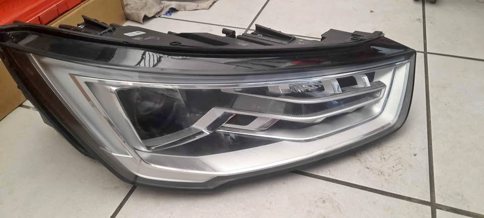 AUDI A1 RIGHT SIDE HEADLIGHT - Private Seller AUDI A1 RIGHT SIDE HEADLIGHT - Private Seller