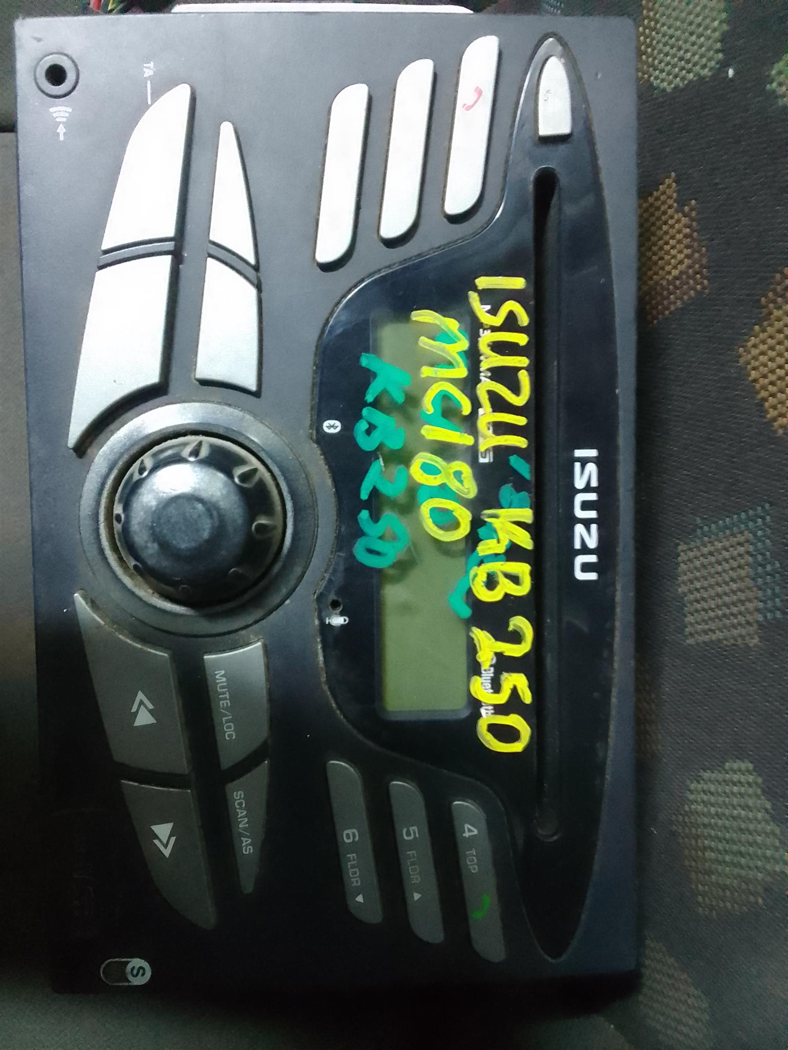 MC180 Isuzu KB250 used radio for sale . - Private Seller