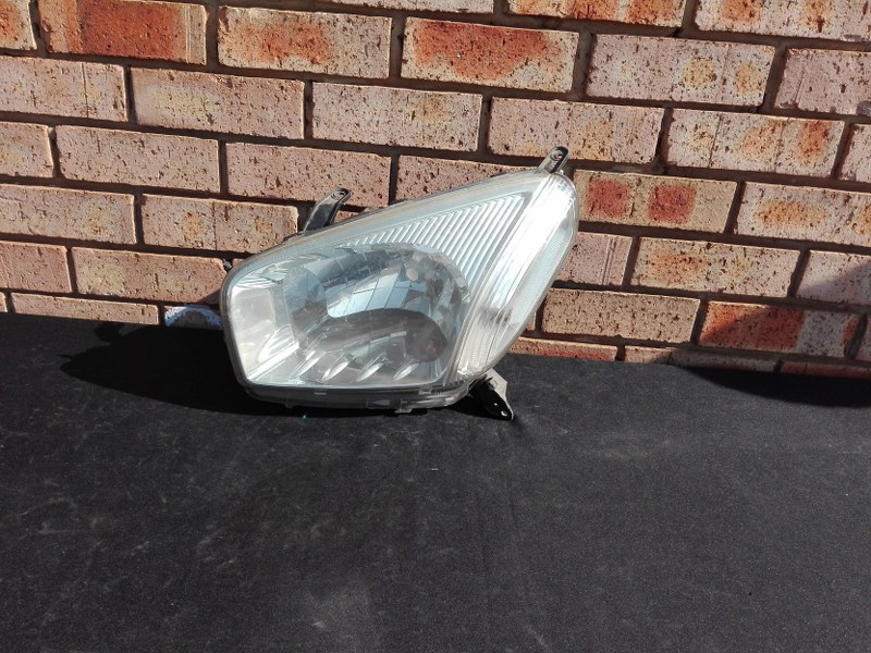 Toyota Rav4 Left Headlight - Private Seller Toyota Rav4 Left Headlight - Private Seller