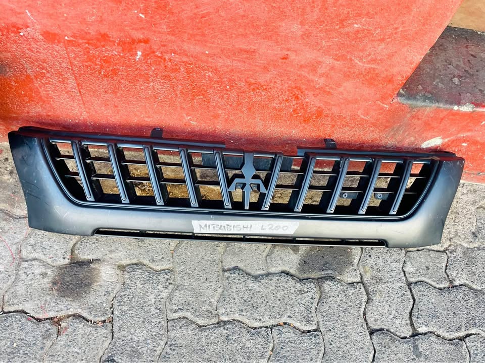 Mitsubishi L200 grill - Private Seller Mitsubishi L200 grill - Private Seller