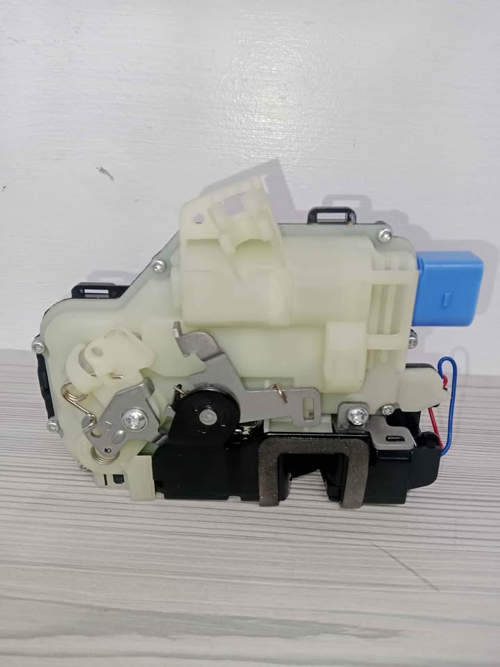 VW Polo passenger door lock - Private Seller