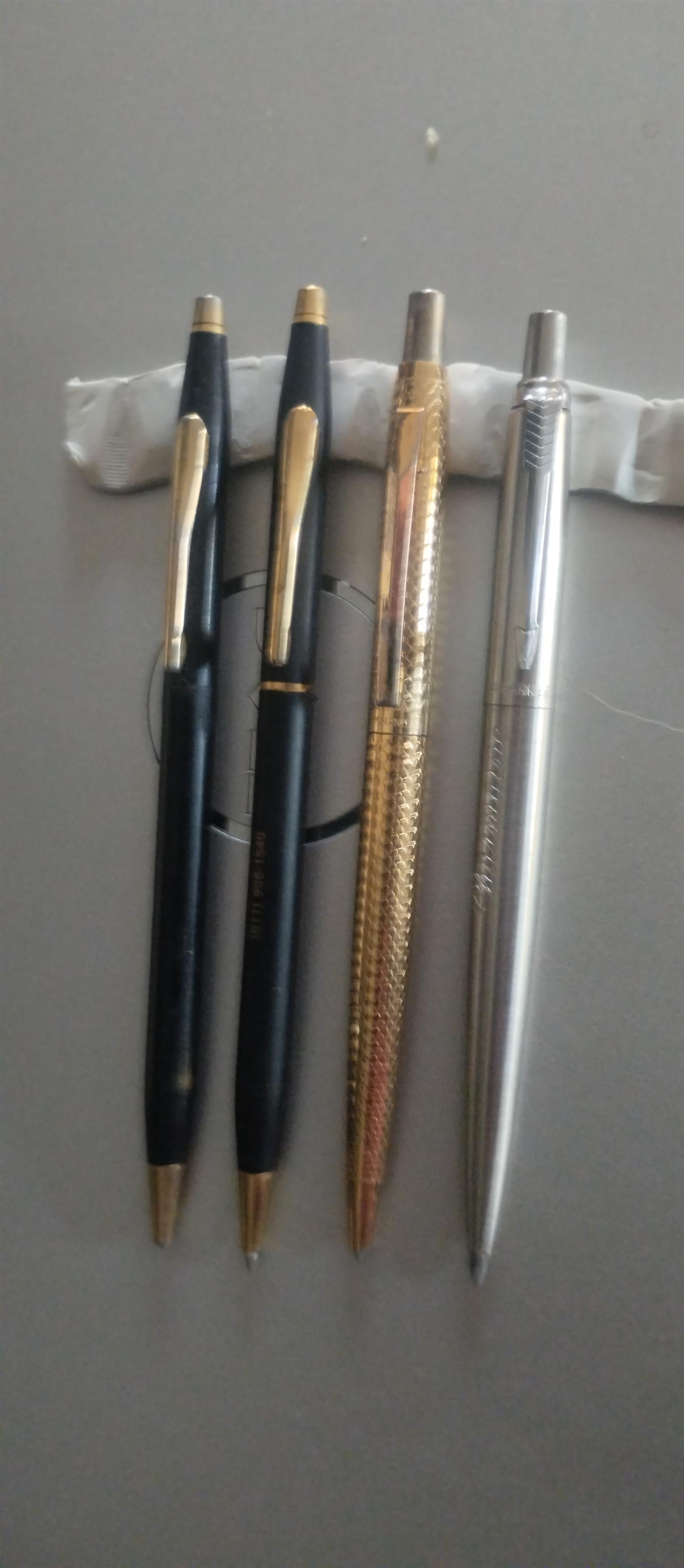 Fountain and Ballpoint pens by Parker & Sheaffer, Cross etc.