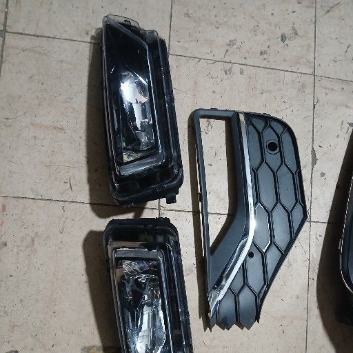 vw Amarok foglight - Private Seller vw Amarok foglight - Private Seller