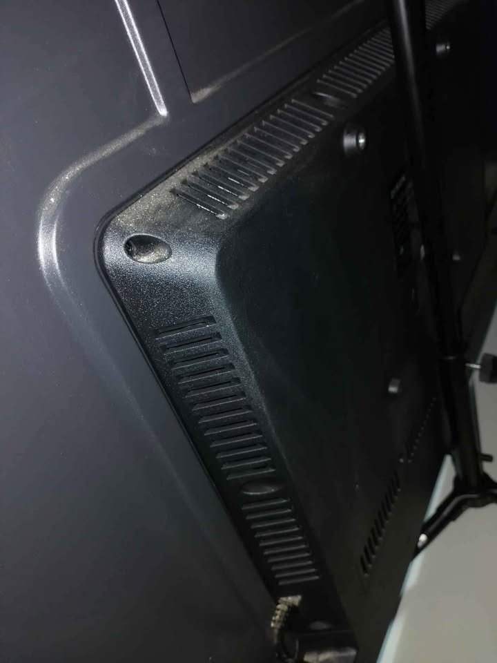 DIXON 55" PANEL SCREEN