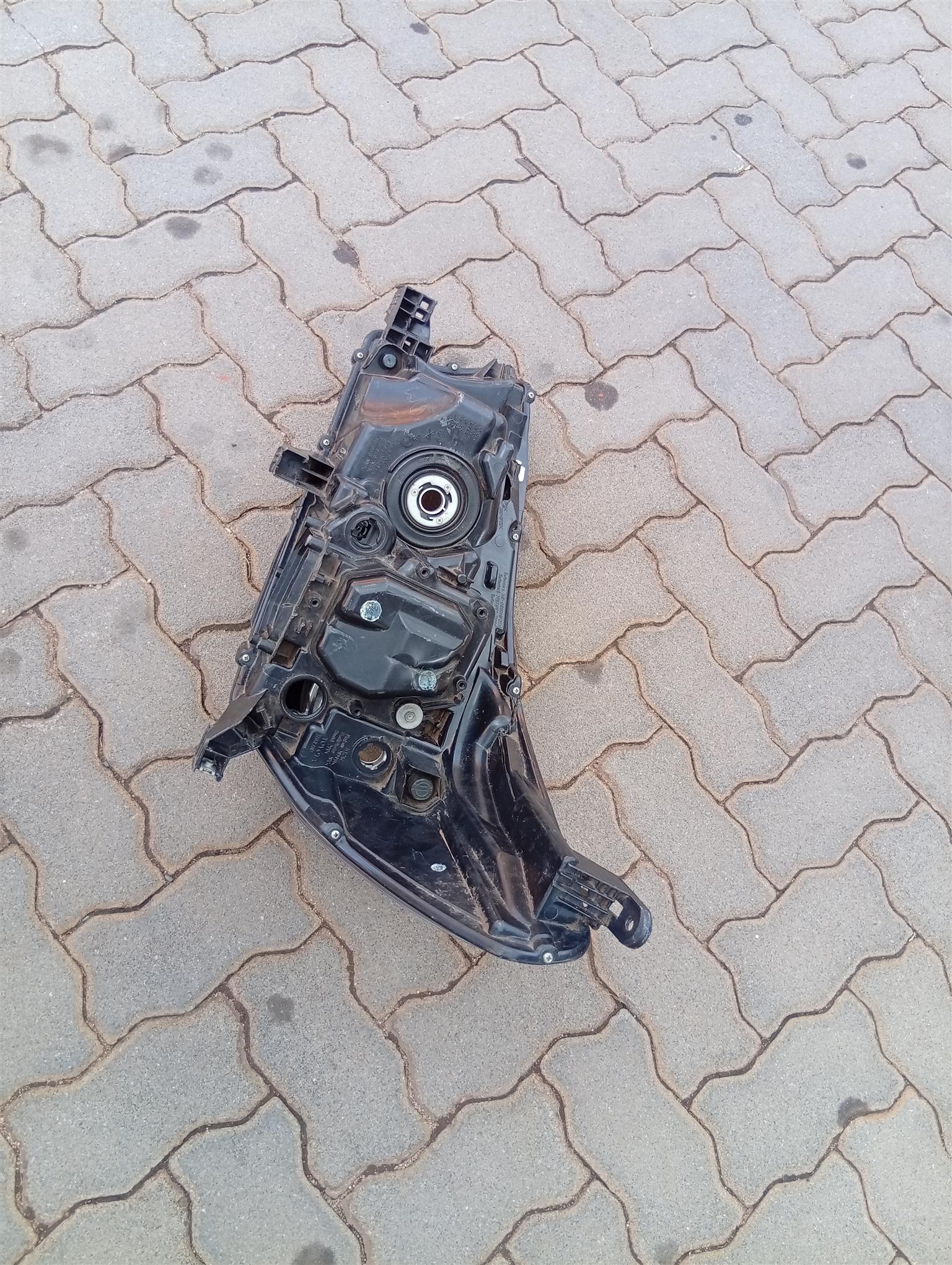 Toyota Hilux gd6 right headlight - Private Seller Toyota Hilux gd6 right headlight - Private Seller