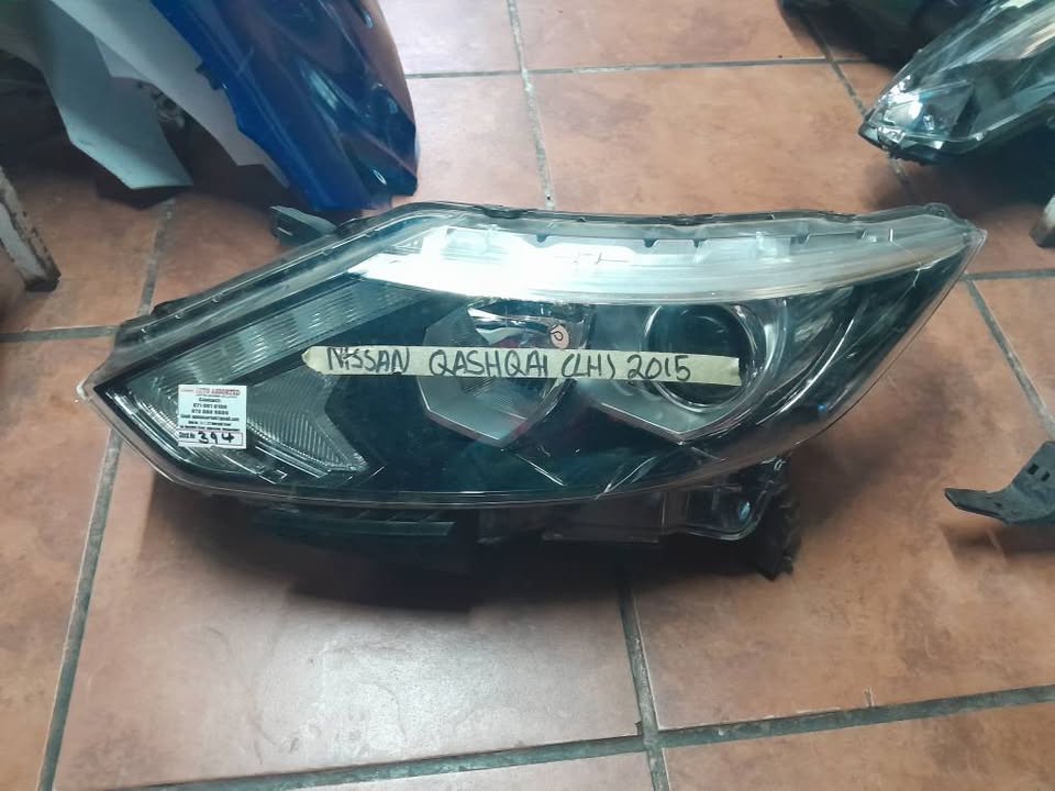 Nissan Qashqai Left Headlight 2015 - Private Seller Nissan Qashqai Left Headlight 2015 - Private Seller