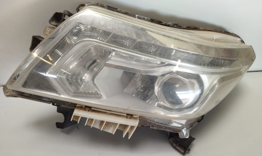 nissan navara left side hlamp