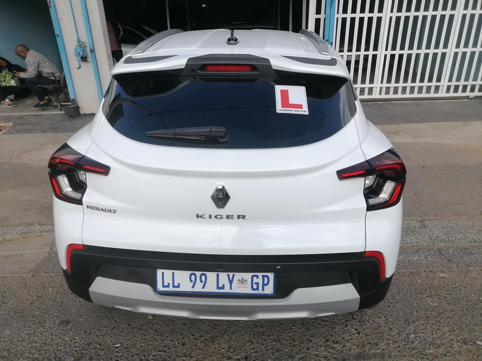 2023 Renault KiGer 1.0 Turbo SUV with a nice interior seat and Service book and spare key Reserves c