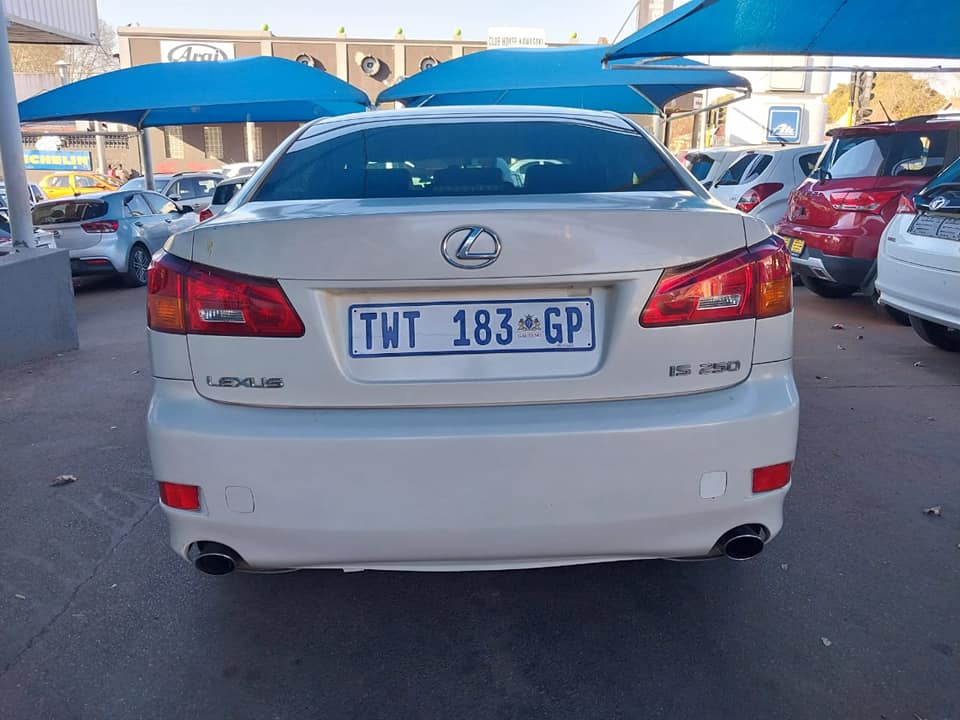 2010 LUXUS IS 250 V6 126 000KM WHITE COLOR MANUEL PETROL
