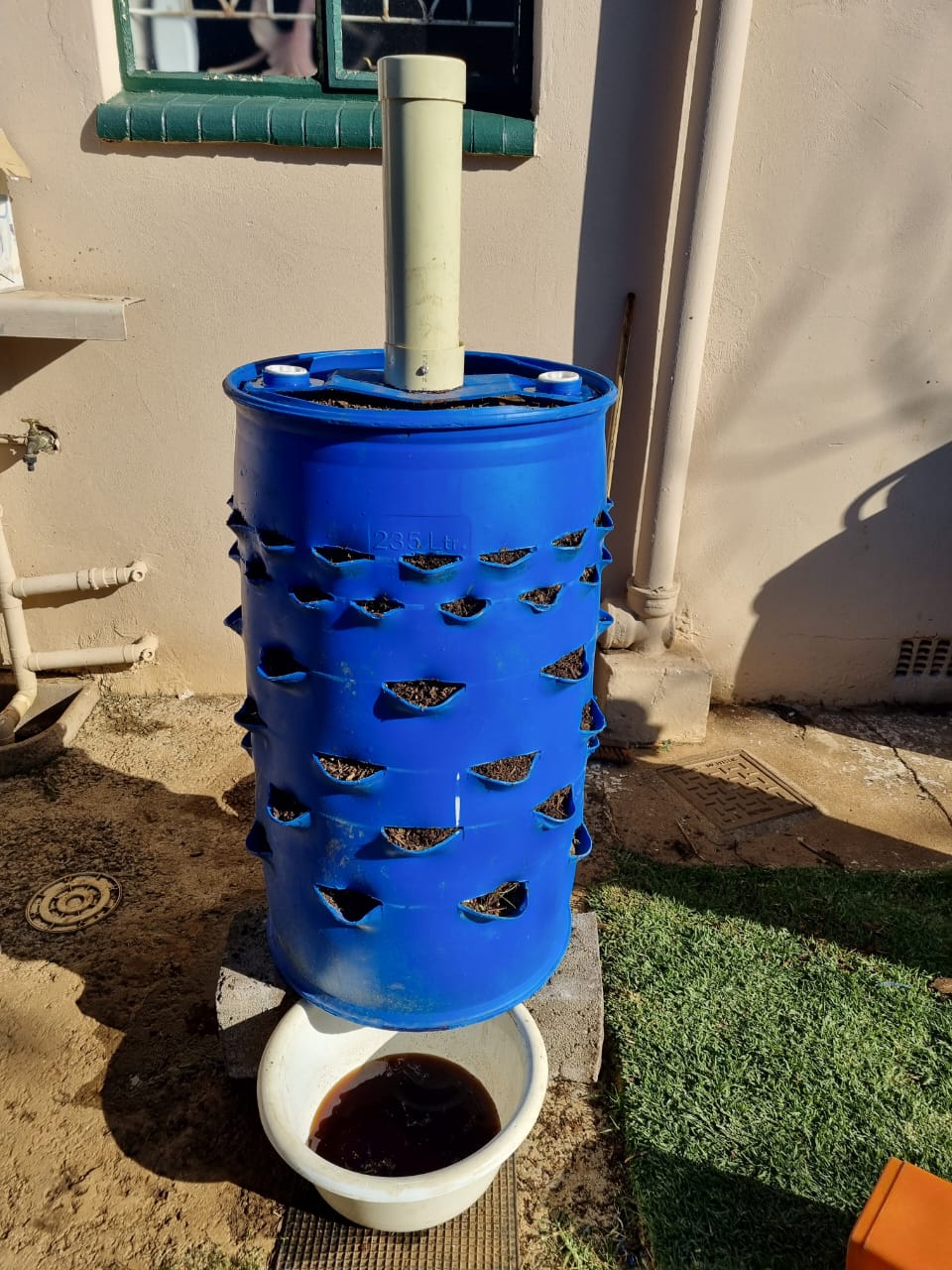 Plant barrel with worm or water pype