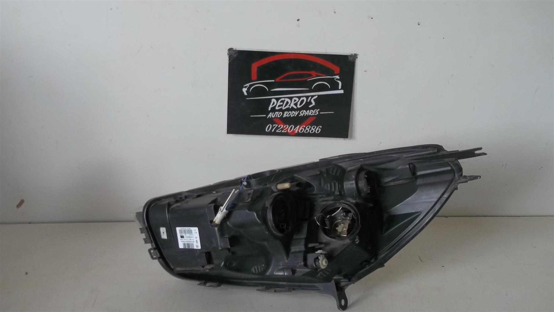 Renault Clio 4 headlight set - Private Seller Renault Clio 4 headlight set - Private Seller
