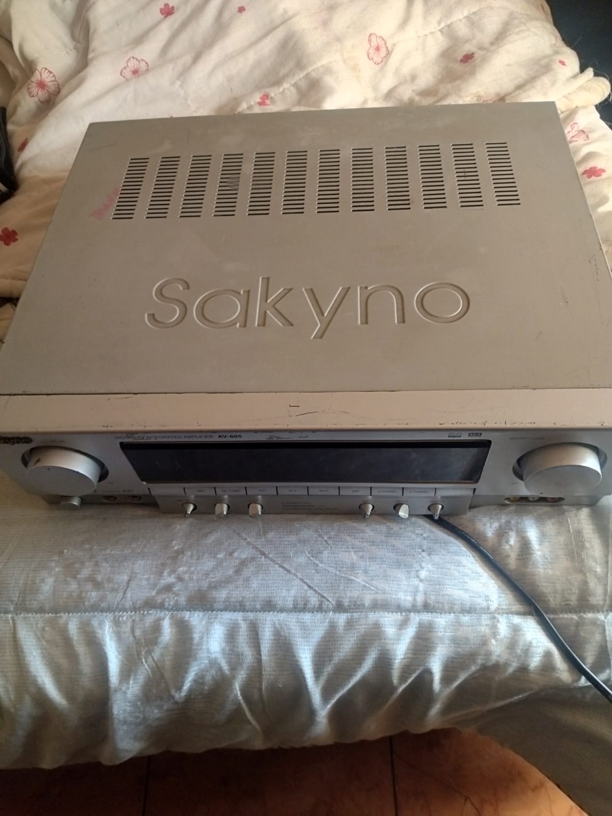 Amplifier great for speakers, dvd ,Tv to be attatched