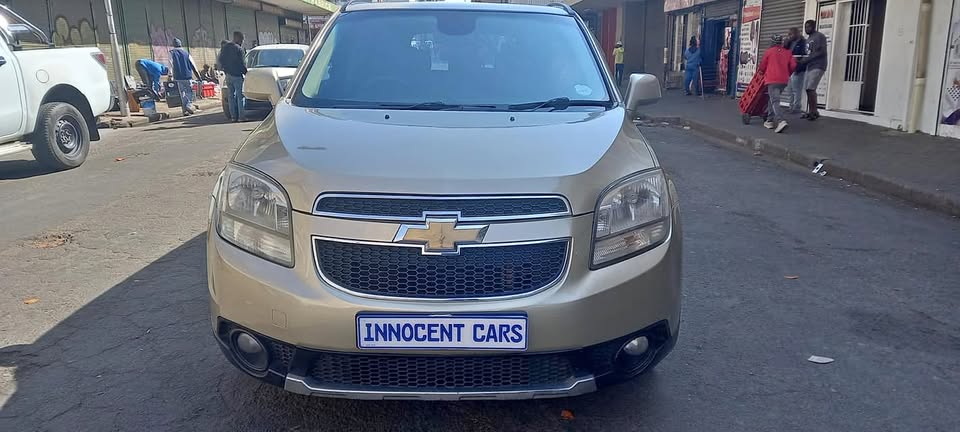 2012 CHEVROLET ORLANDO 1.8 MANUAL, PETROL, GOLD COLOUR