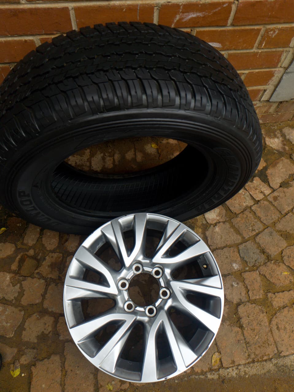Toyota Fortuner/Prado 18''OEM mag,with used 265/60/18 tyre to use fo - Private Seller Toyota Fortuner/Prado 18''OEM mag,with used 265/60/18 tyre to use fo - Private Seller