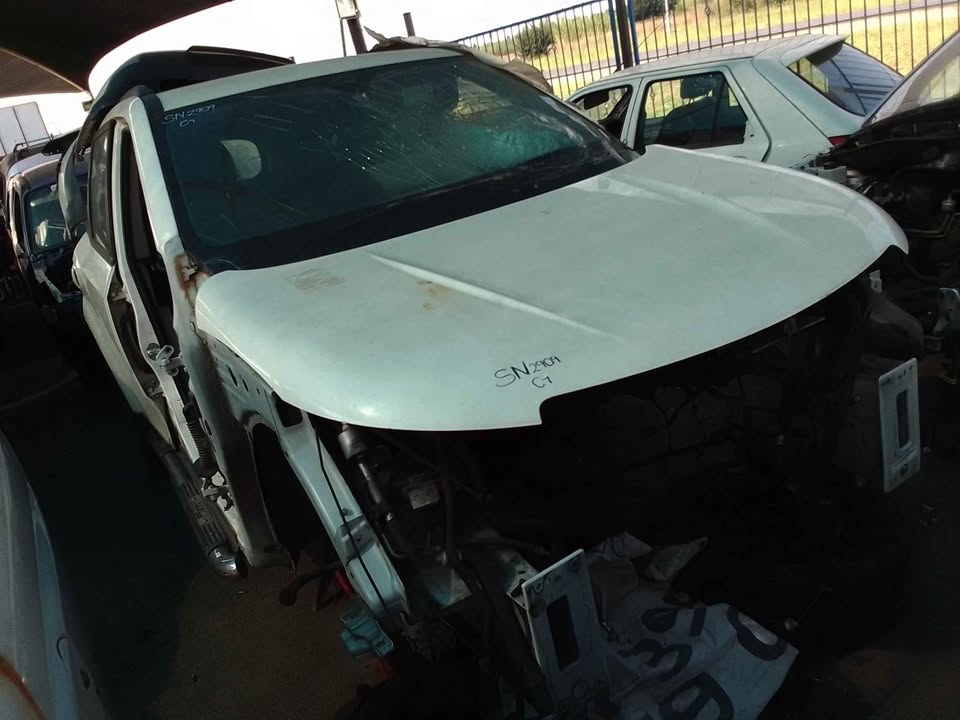2012 Mahindra XUV500 stripping for parts my Whatsapp or call - Private Seller