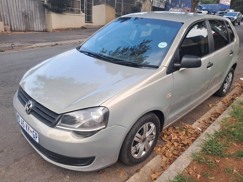 VW polo Vivo 1.4 hatchback 2012 kilometers 85 000