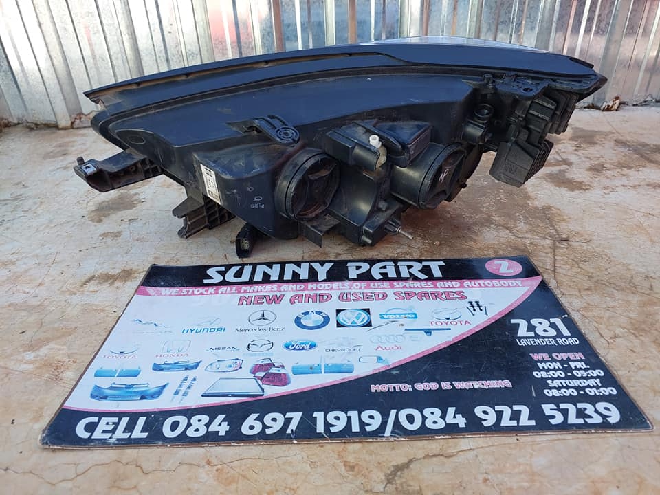 Opel Crossland Headlight - Private Seller Opel Crossland Headlight - Private Seller