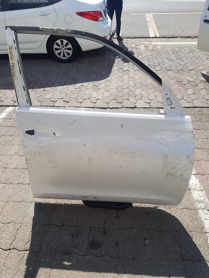 TOYOTA PRADO RIGHT SIDE SHELL DOOR - Private Seller