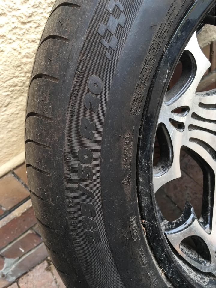 Tyre for Toyota High lux - Private Seller Tyre for Toyota High lux - Private Seller