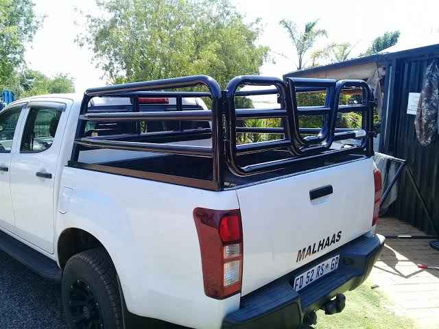 Cattle rails Toyota Hilux 2018 GD RB RAIDER P/U E/CAB - Private Seller Cattle rails Toyota Hilux 2018 GD RB RAIDER P/U E/CAB - Private Seller