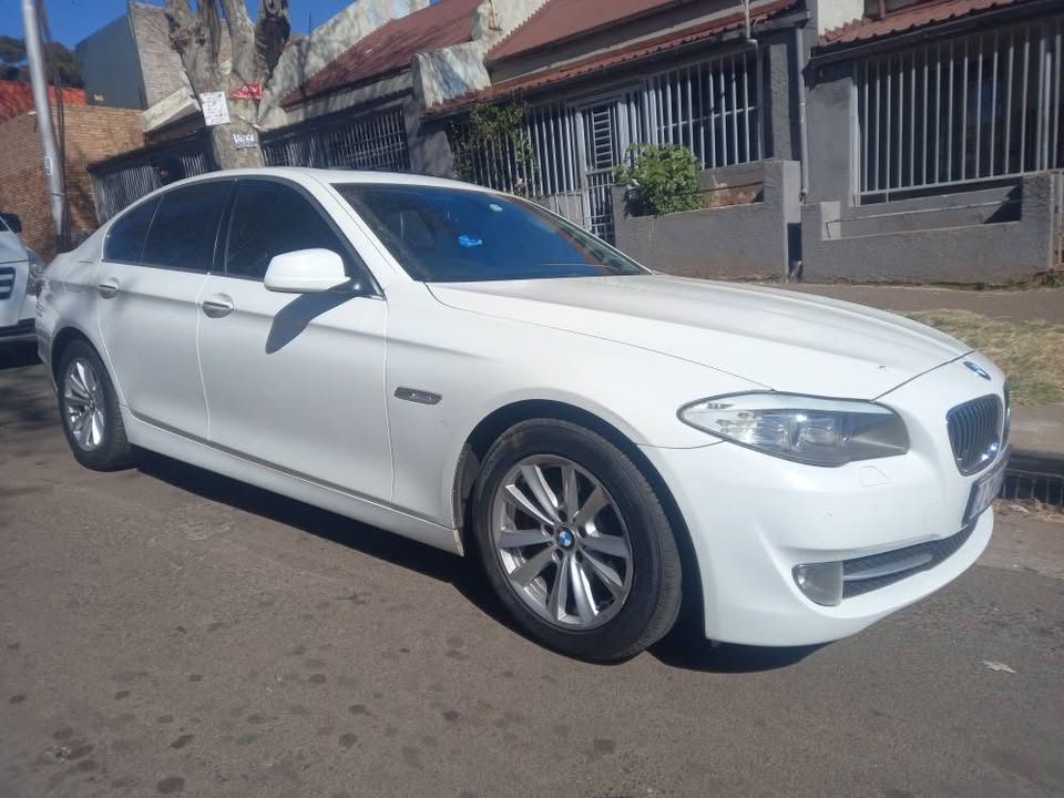 2011 BMW 520d  F10 Sedan, Automatic, Diesel, Leather Seat, Spere key, Sunroof