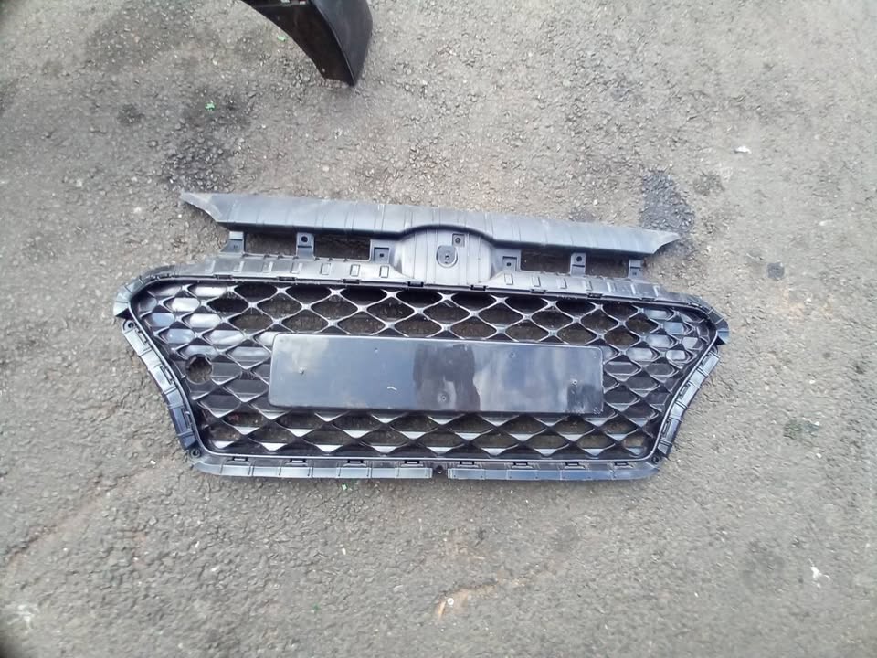 2009 - 2015 Hyundai i20 Front Bumper Grille - Private Seller 2009 - 2015 Hyundai i20 Front Bumper Grille - Private Seller