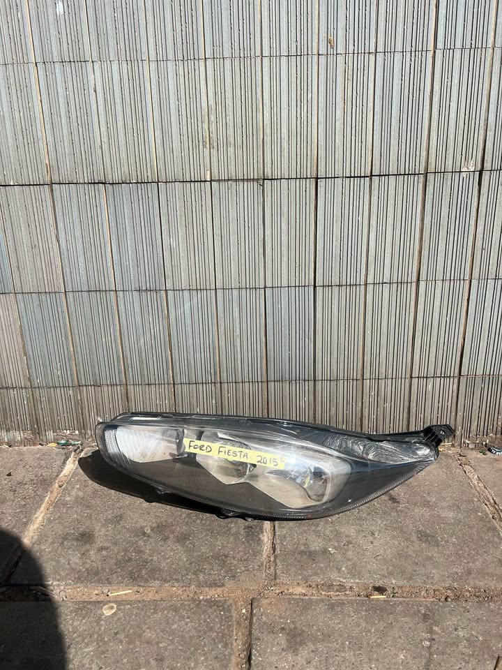 Ford Fiesta headlight - Private Seller Ford Fiesta headlight - Private Seller