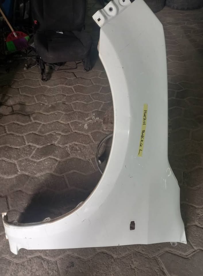 Isuzu Bakkie Fender Left Side - Private Seller Isuzu Bakkie Fender Left Side - Private Seller