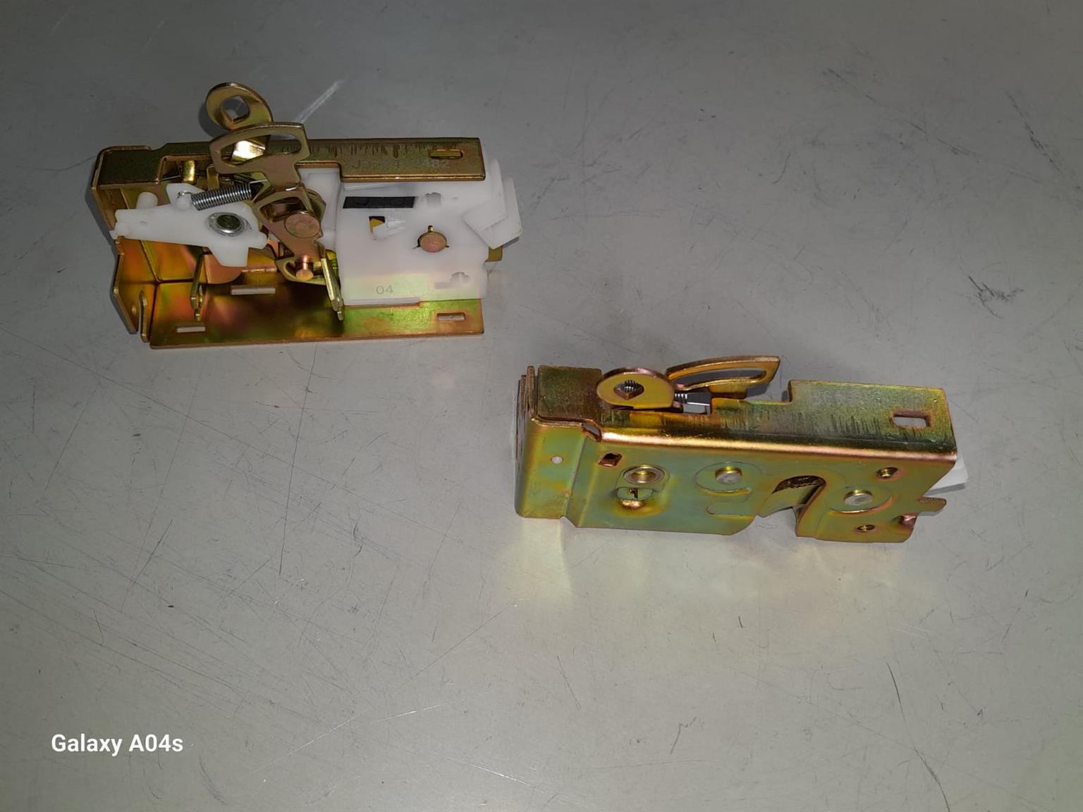 FORD BANTAM ROCAM 1.3/ 1.6 BOTH SIDES DOOR LOCK FOR SALE - Private Seller