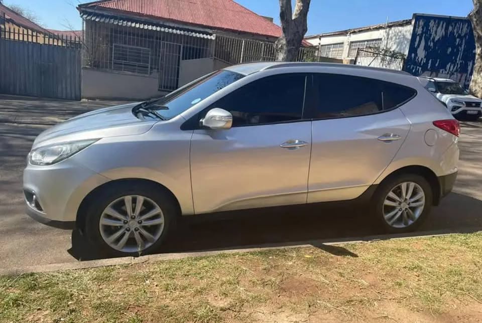 2013 HYUNDAI IX35 2.0 AUTOMATIC TRANSMISSION WITH LEATHER SEATS IN EXCELLENT CONDITION
