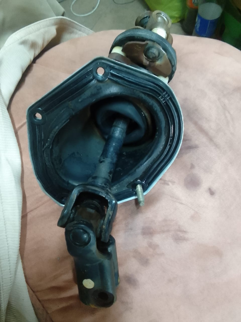 Camry steering knuckle and left front stub axle (1996). - Private Seller