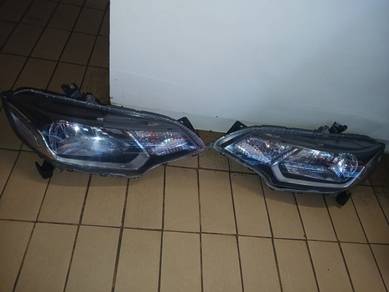 2020 HEADLIGHTS FOR HONDA JAZZ LEFT AND RIGHT FOR SALE - Private Seller 2020 HEADLIGHTS FOR HONDA JAZZ LEFT AND RIGHT FOR SALE - Private Seller