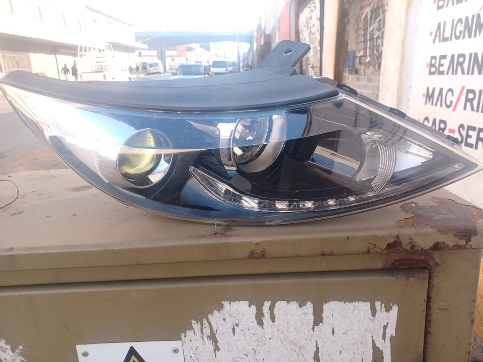 Kia Sportage Headlight for Sale - Private Seller