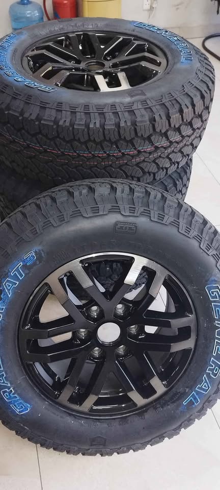 General Grabber AT³265/70R17 with raptor rims
