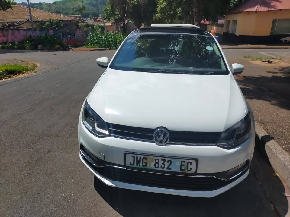 2016 VW POLO 6 TSI HIGHLINE 1.2 ENGINE PETROL, MANUAL, SUNROOF, WHITE COLOR, MILEAGE 75000km,