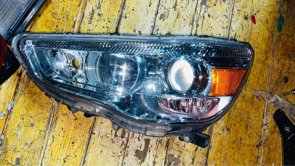 MITSUBISHI ASX HEADLIGHT 2010/18 - Private Seller MITSUBISHI ASX HEADLIGHT 2010/18 - Private Seller