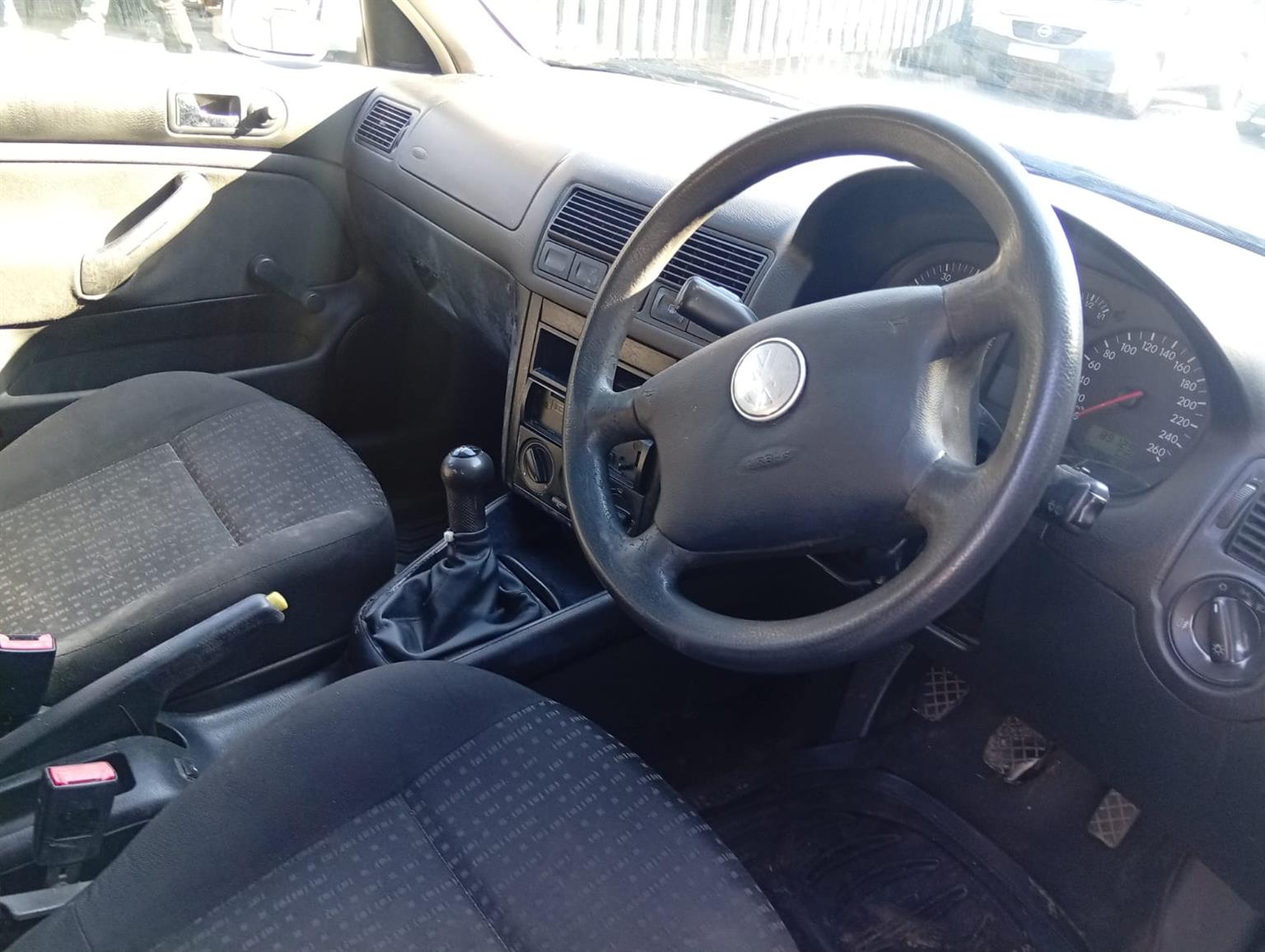 2004 Volkswagen Golf 4 1.6 Trendline ManualHatch Cloth Seats Good Orde