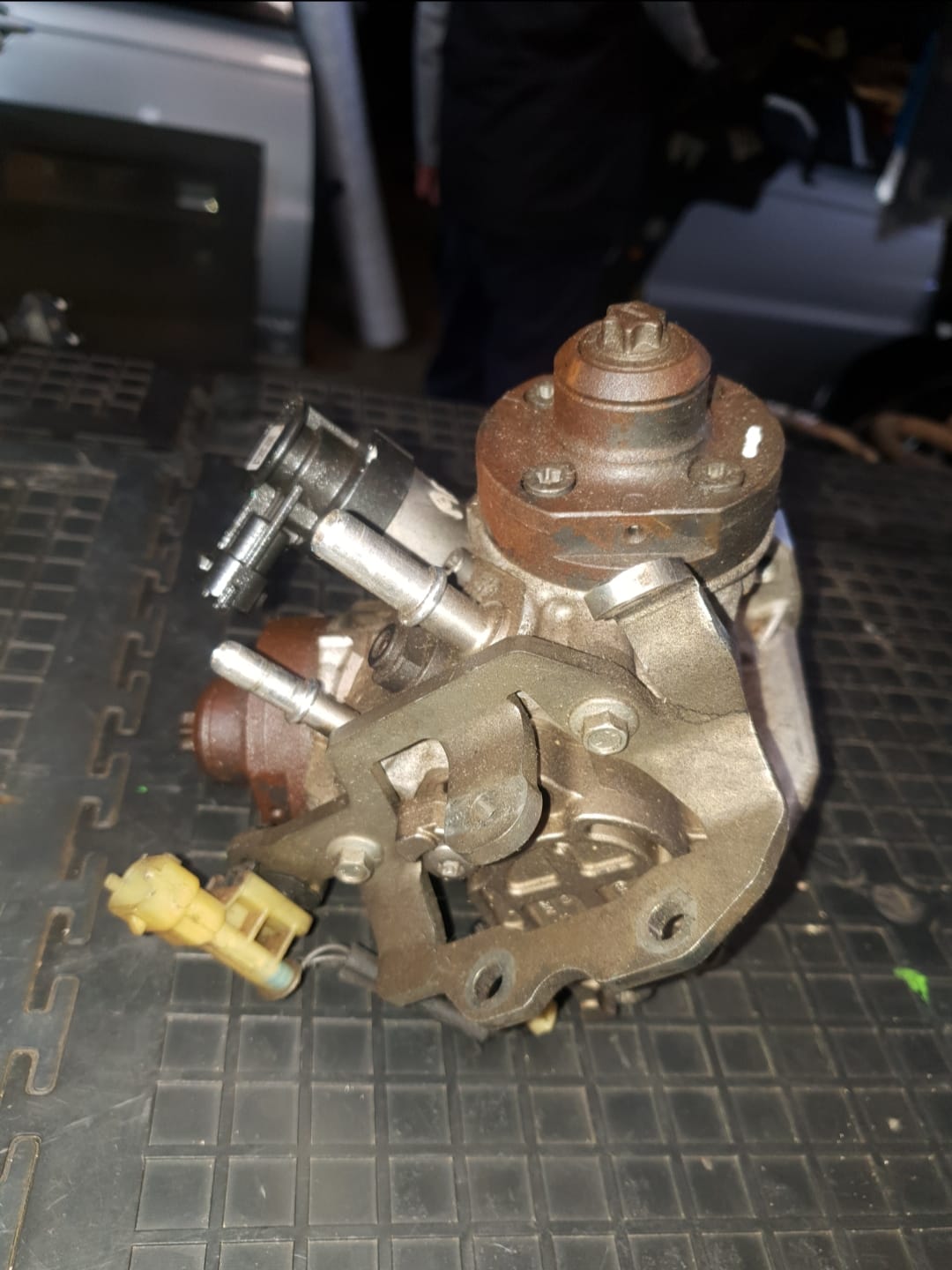 2013 Discovery 4 3.0 SDV6 Used Original High Pressure Fuel Pump For Sale 2013 Discovery 4 3.0 SDV6 Used Original High Pressure Fuel Pump For Sale