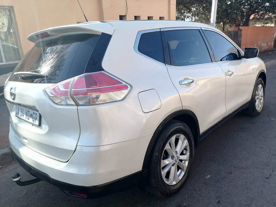 2017 NISSAN XTRAIL 2.0 MANUAL TRANSMISSION IN EXCELLENT CONDITION SPARE KEYS