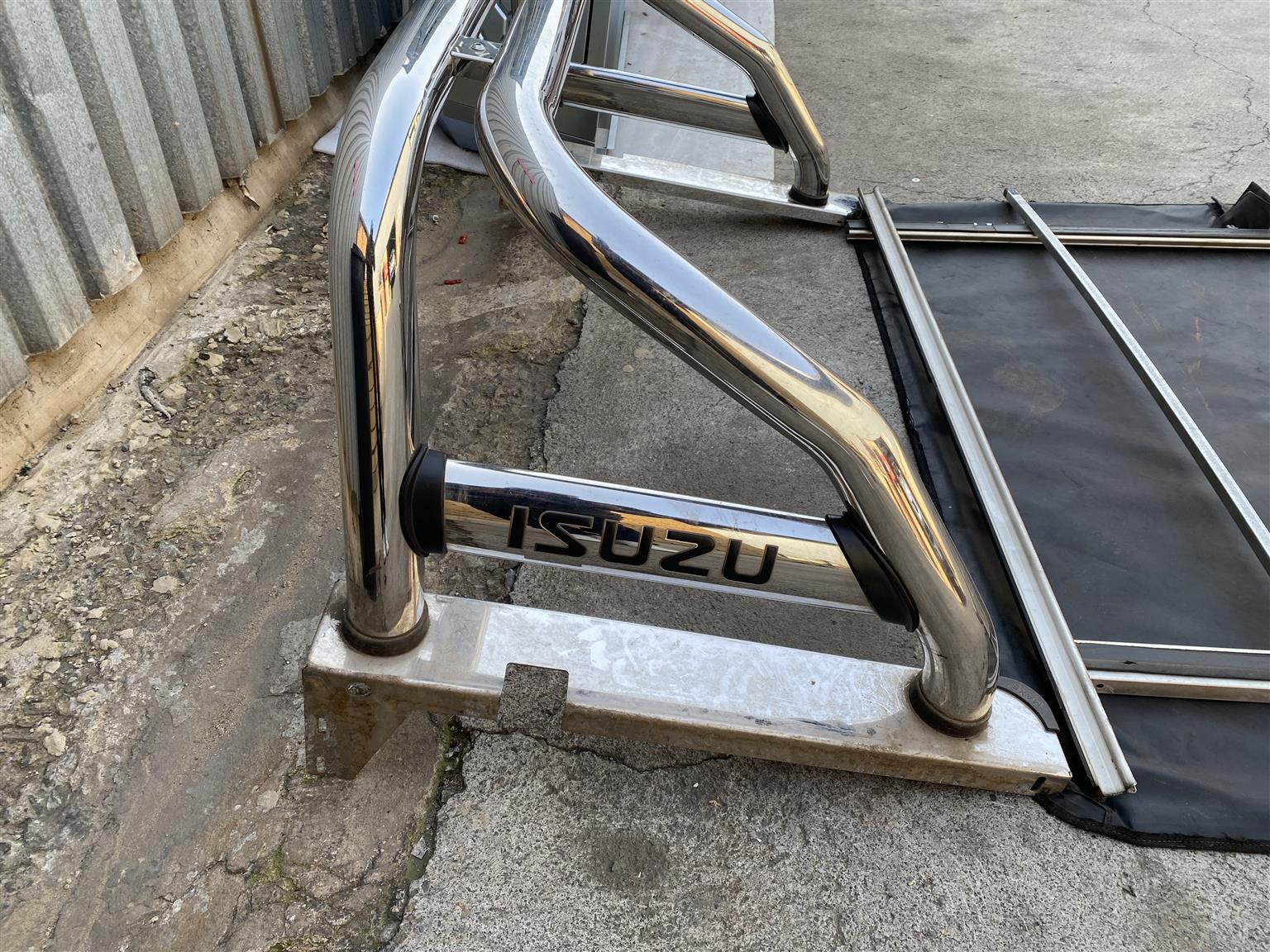 Sports Roller Bar and Tonneau cover & accessories for isuzu double cab Kb/DM - Private Seller Sports Roller Bar and Tonneau cover & accessories for isuzu double cab Kb/DM - Private Seller
