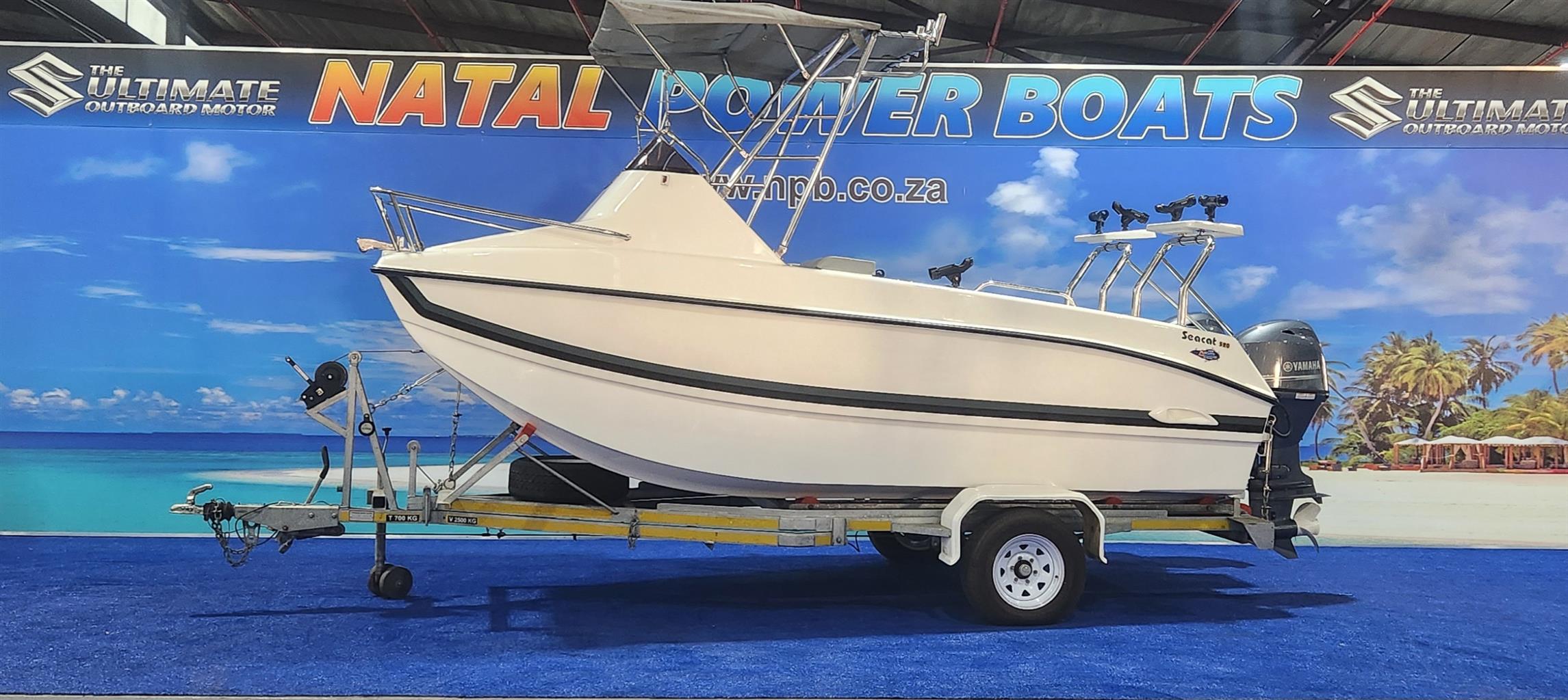 SEACAT 520 FC ON TRAILER 2 X 70 HP YAMAHA 4 STROKES 2022 MODEL 70 HOUR