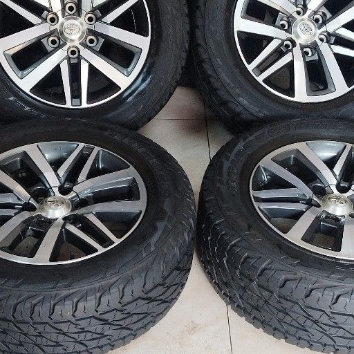 Toyota Fortuner OEM rims and Bridgestone A/T