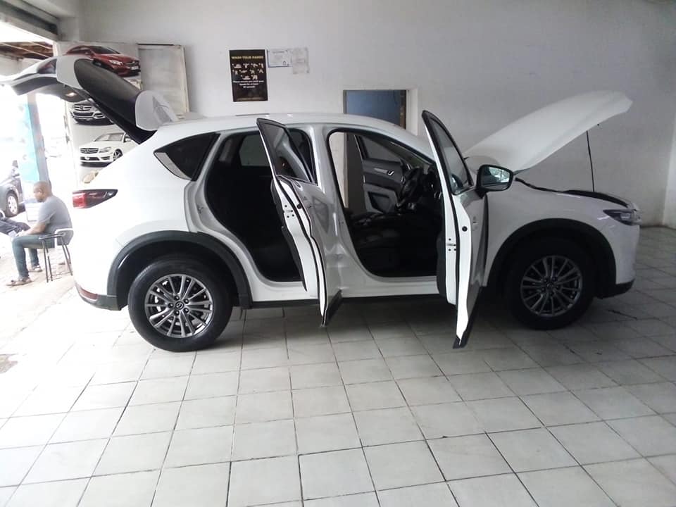 2018 MAZDA CX5 2.0 SKYACTIVE PETROL WHITE COLOR AUTOMATIC STILL UNDER SERVICE PLAN REVERSE CAMERA