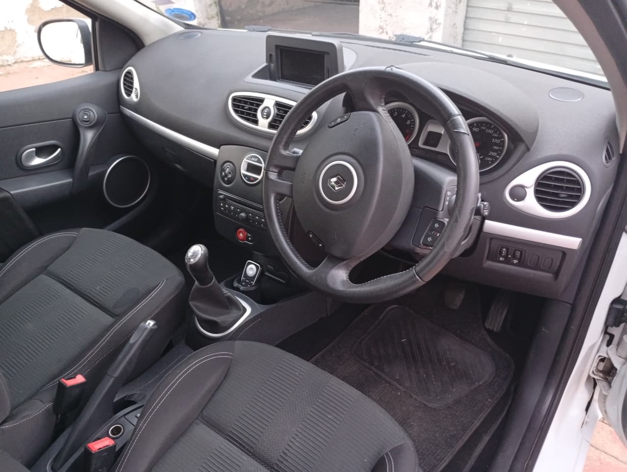 2009 Renault Clio 3 Dynamic TomTom Edition millage 153000km